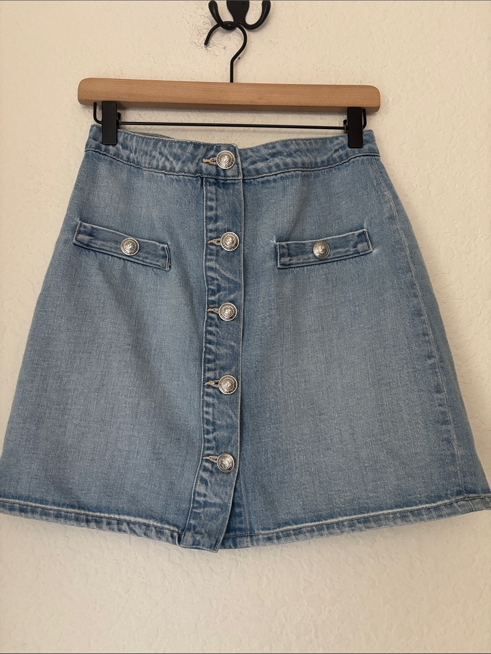 L'AGENCE Light Blue Denim Button-Front Mini Skirt with silver buttons size 28